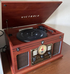 Victrola Quincy 6-in-1 Bluetooth CD Player Turntable VTA-200B MAH(open box)
