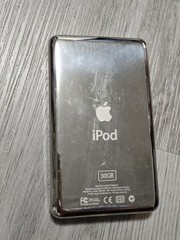 Apple iPod classic 3rd Generation White (30 GB) A1040
