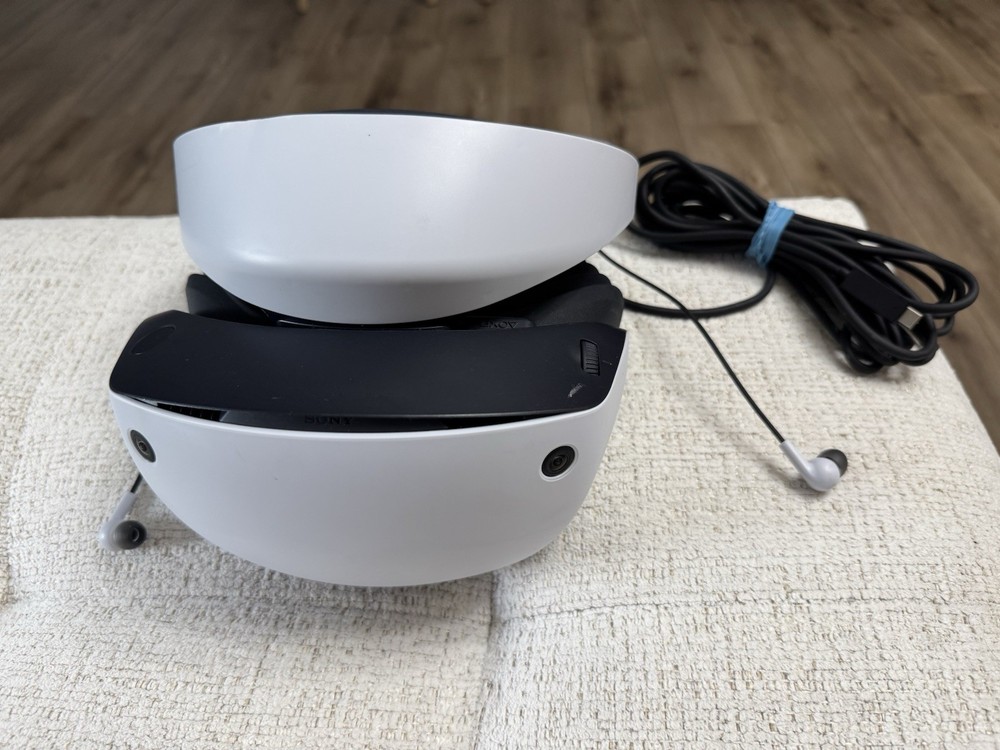 Sony PlayStation PS5 VR2 HEADSET ONLY – CFI-ZVR1 -NO CONTROLLERS- Free Shipping
