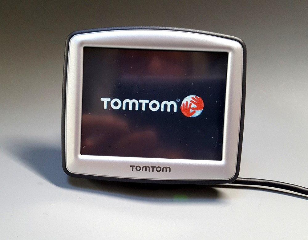 TomTom One 130S GPS System Portable 3.5″ COMPLETE Text to Speech