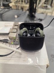 Bose QuiteComfort Earbuds With Ear Holder (One Year Old)
