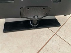 Samsung TV Stand Base ( 4 crews included ) USED ( no TV ) stand only VERY GOOD