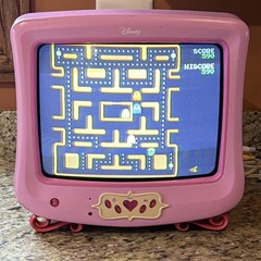Disney Princess Pink TV 13” P1310ATV with Universal Remote – TESTED