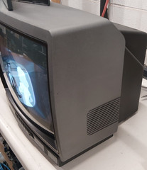 Magnavox 13S401-00AA 13” Retro Gaming CRT TV Player No Remote Tested