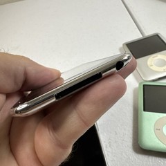 Apple iPod Lot Of 5 – 2x 32GB, 2x 8GB & 1. 4 GB – No Cords. SOLD AS IS