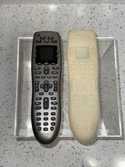 Logitech Harmony 650 Universal Advanced Remote Control with Silicon RemoteCover