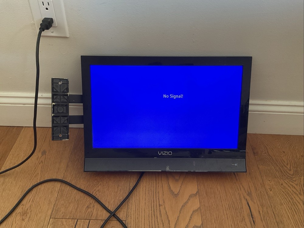 Vizio Small Flat Screen TV w/ Integrated Speaker Bar + Wall Mount 21in Black
