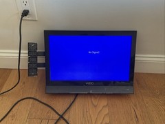 Vizio Small Flat Screen TV w/ Integrated Speaker Bar + Wall Mount 21in Black