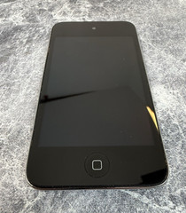 Apple iPod Touch 4th Generation A1367 8GB Bundle w/ Charger LOT:UF