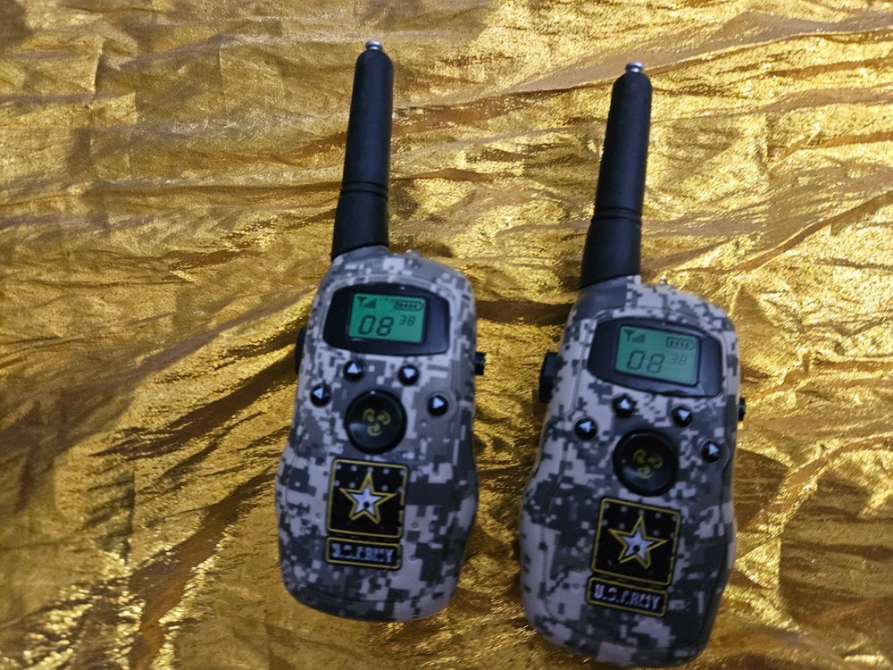 U.S. UNITED STATES ARMY 2 TOY WALKIE-TALKIES – with Lights CAMOUFLAGE with CLIPS