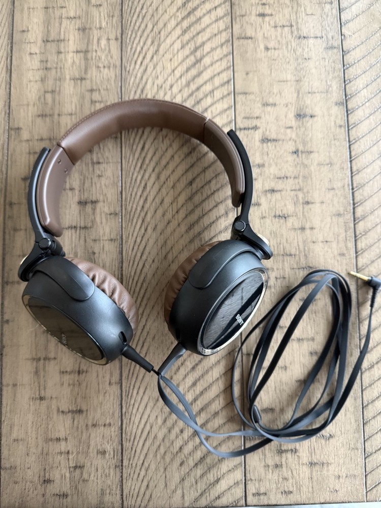 Sony MDR-XB600 Extra Bass Wired On-Ear Headphones Brown/Black/Gold GREAT COND