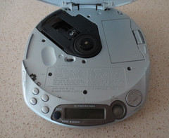 Vintage Sony Walkman D-NF610 Portable CD Player Atrac 3 MP3 AM FM UNTESTED