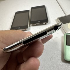 Apple iPod Lot Of 5 – 2x 32GB, 2x 8GB & 1. 4 GB – No Cords. SOLD AS IS
