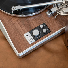 KORUS Bluetooth Record Player with External Speakers & Adjustable Counterweight