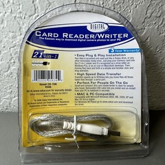 Sakar Digital Concepts CR-70R V506 21-in-1 Card Reader Writer New Sealed LV