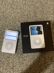 Apple iPod classic 5th Generation White (60 GB) – With Box