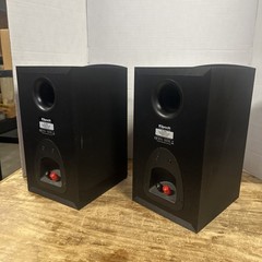 Klipsch R-15M Bookshelf Speakers • Pair • 85W • 8 Ohm • Tested • Good Condition