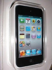 New Sealed iPod Touch 4th Gen 32GB 64GB Black White Free Shipping NEW BATTERY