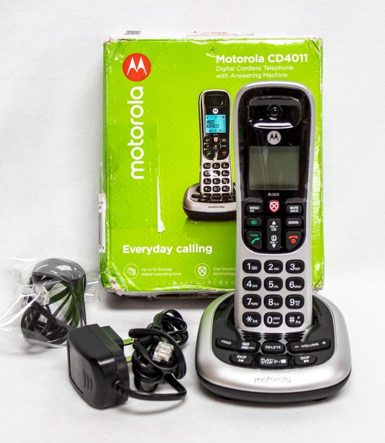 Motorola CD4011 Cordless Telephone – Caller ID/Answering Machine – Silver/Black
