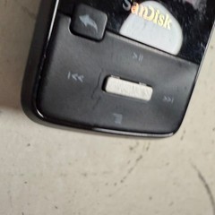 SanDisk Sansa Clip Zip Black 1.1″ LCD Display Built-in FM Radio MP3 Media Player