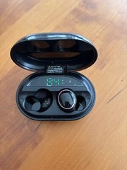 RoHS Charging Case With One Earbud