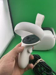 Oculus Quest 2 Virtual Reality 128gb w/Controllers In Good Condition (T33)
