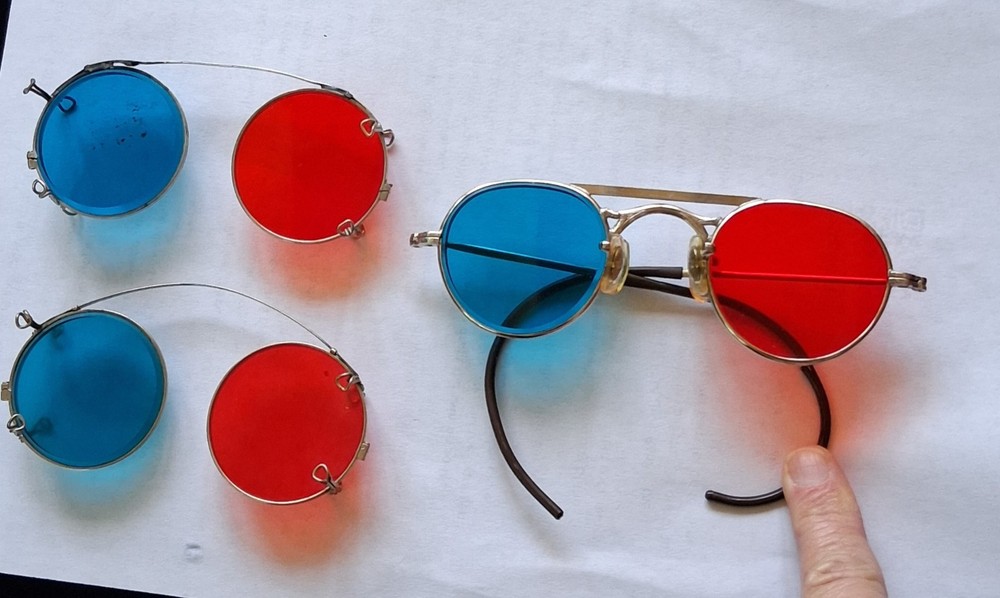 Vintage Anaglyph 3D Glasses Red And Blue Glasses with 2 Clip Ons Lot