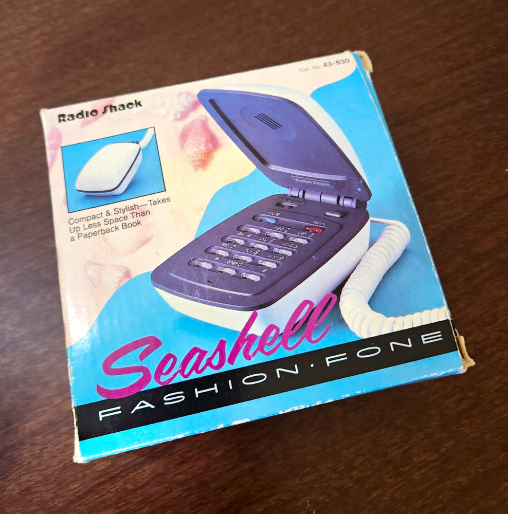 Radio Shack Seashell Fashion Corded Telephone Vintage/Retro Compact Black 43-830