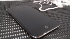 Apple iPod Touch 4th Generation 32GB – Black 1100+ Hip Hop RAP