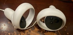 Meta Oculus Quest 2 VR Headset w/ 2 controllers White Good Condition w/ Case