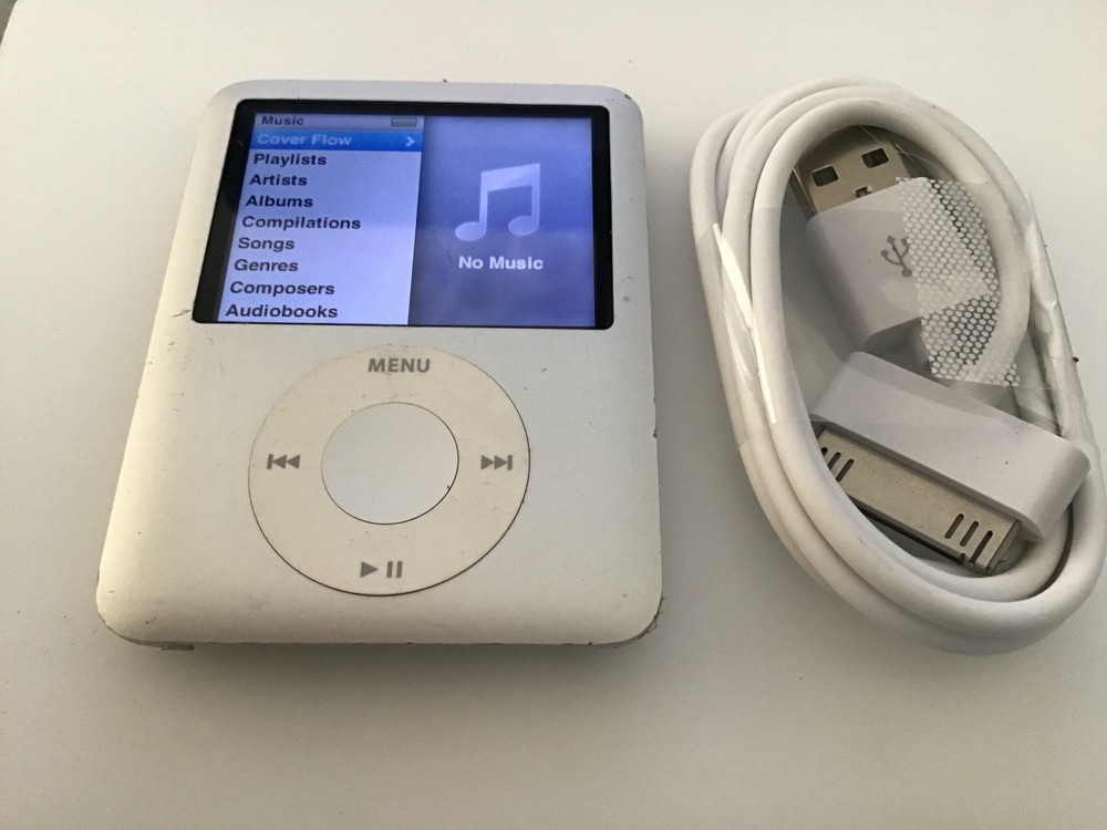 Apple iPod Nano 3rd Generation 8 GB . New Battery installed