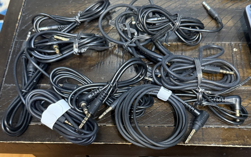 LOT OF 11 – 3.5mm Aux Male to Male Auxiliary Cord Audio Cable FROM MAJOR BRANDS