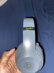 Beats Studio 3 Wireless Bluetooth Headphones Black and Gold
