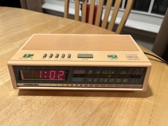 Retro 80’s SOUNDESIGN Model 3620 PNK LED Digital Alarm Clock AM FM Radio