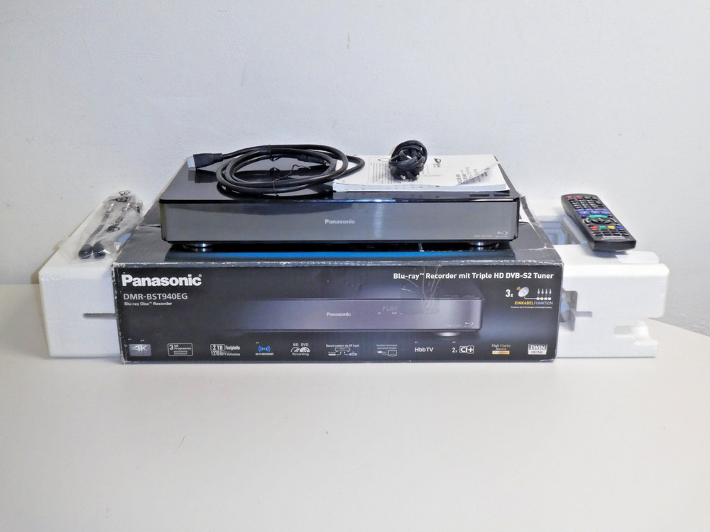 Panasonic DMR-BST940 3D Blu-ray Recorder / 2TB HDD in original packaging,…