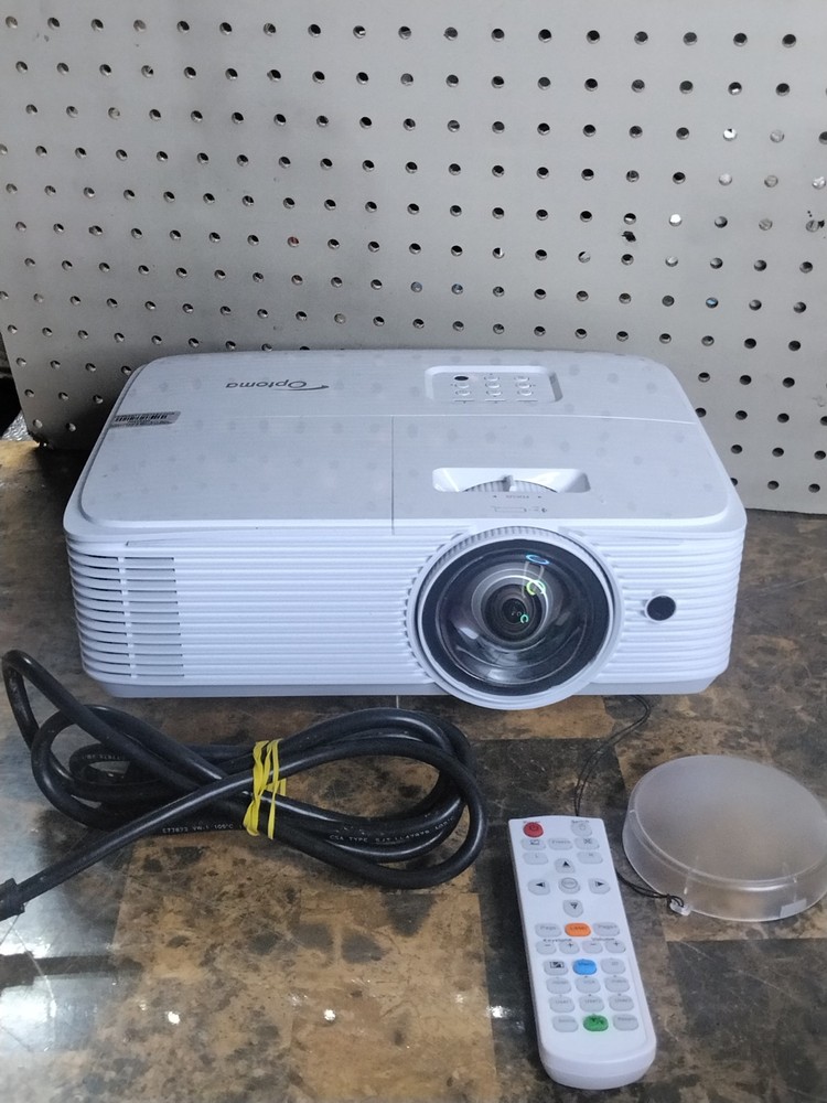 Optoma X318ST Short Throw DLP Simulator Projector & Remote 1080 MHL 3300 Lumens