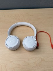 JBL TUNE510BT Wireless Bluetooth Headphones – White – Great Condition