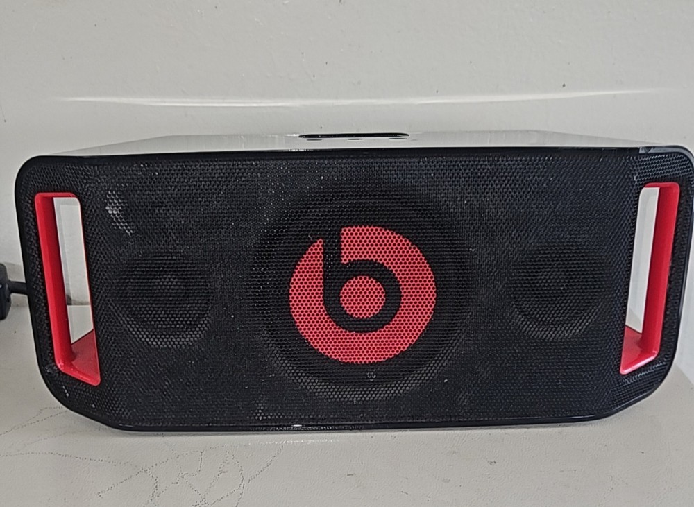 Beats by Dr. Dre Beatbox Portable Audio Dock Speaker Black Red