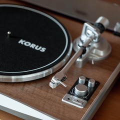 KORUS Bluetooth Record Player with External Speakers & Adjustable Counterweight