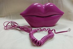Vibrant Pink Lips Corded Telephone Features Pulse/tone And Redial, Pre-owned