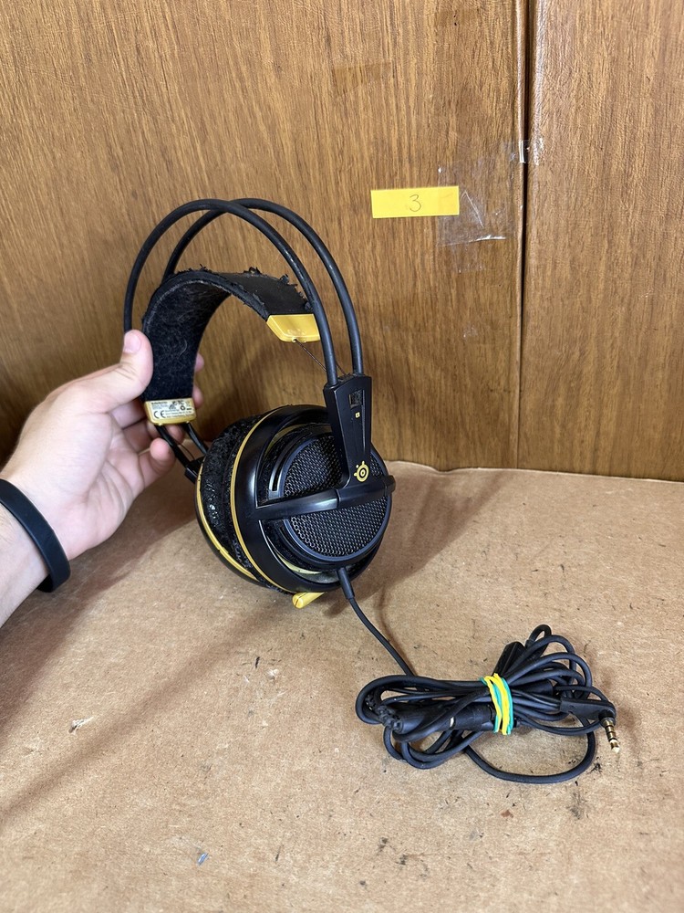 SteelSeries Siberia 200 Gaming Headset With Inline control Ps5 Ps4 Xbox Pc
