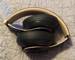 Beats by Dr. Dre Studio 3Headband Headphones Bluetooth USB Black/Gold.