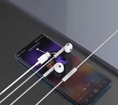 White USB-C Wired Earbuds with Built-In Mic Double Earpieces for IP 15 – 17
