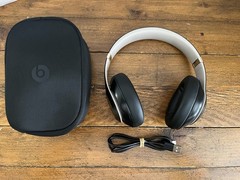 Beats by Dr. Dre Beats Studio Pro Wireless Noise Cancelling Black & Gold w/ Case