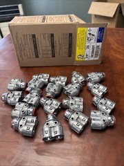 Lot of 18 Arlington 3838AST 3/8″ Snap2It Duplex Connector for MC/AC/Flex, Zinc