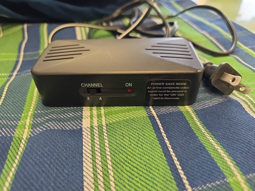 RF MODULATOR 6203 Power Source 120V AC 60 HZ 4.5W 6′