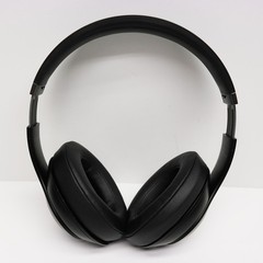 Beats by Dr. Dre Studio Pro Black Over Ear Headphones MQTP3LL/A ISSUE