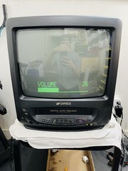Samsul Box Tv- Model #Com3100. Work Greats, No Remote. Small Crack See Pictures!