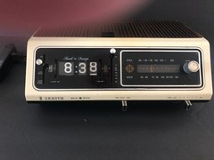 Vintage 1970’s Zenith Model F462W2 Flip Clock AM/FM Radio Alarm Rare Model