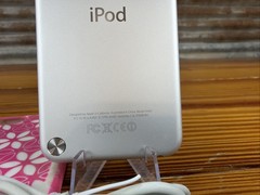 Apple iPod touch 5th Generation 32GB Silver Model A1421 w/ Cord PRISTINE!